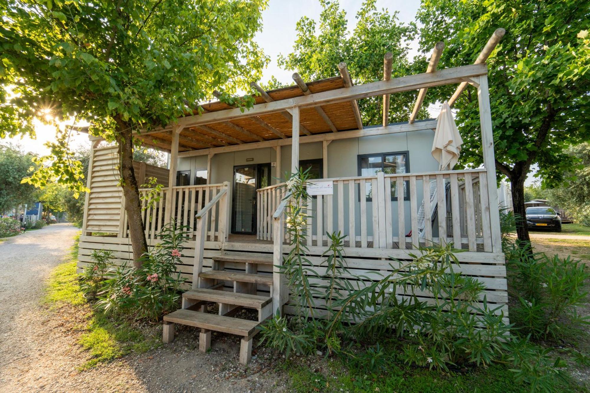 Vacanze Glamping Boutique San Felice del Benaco Bilik gambar