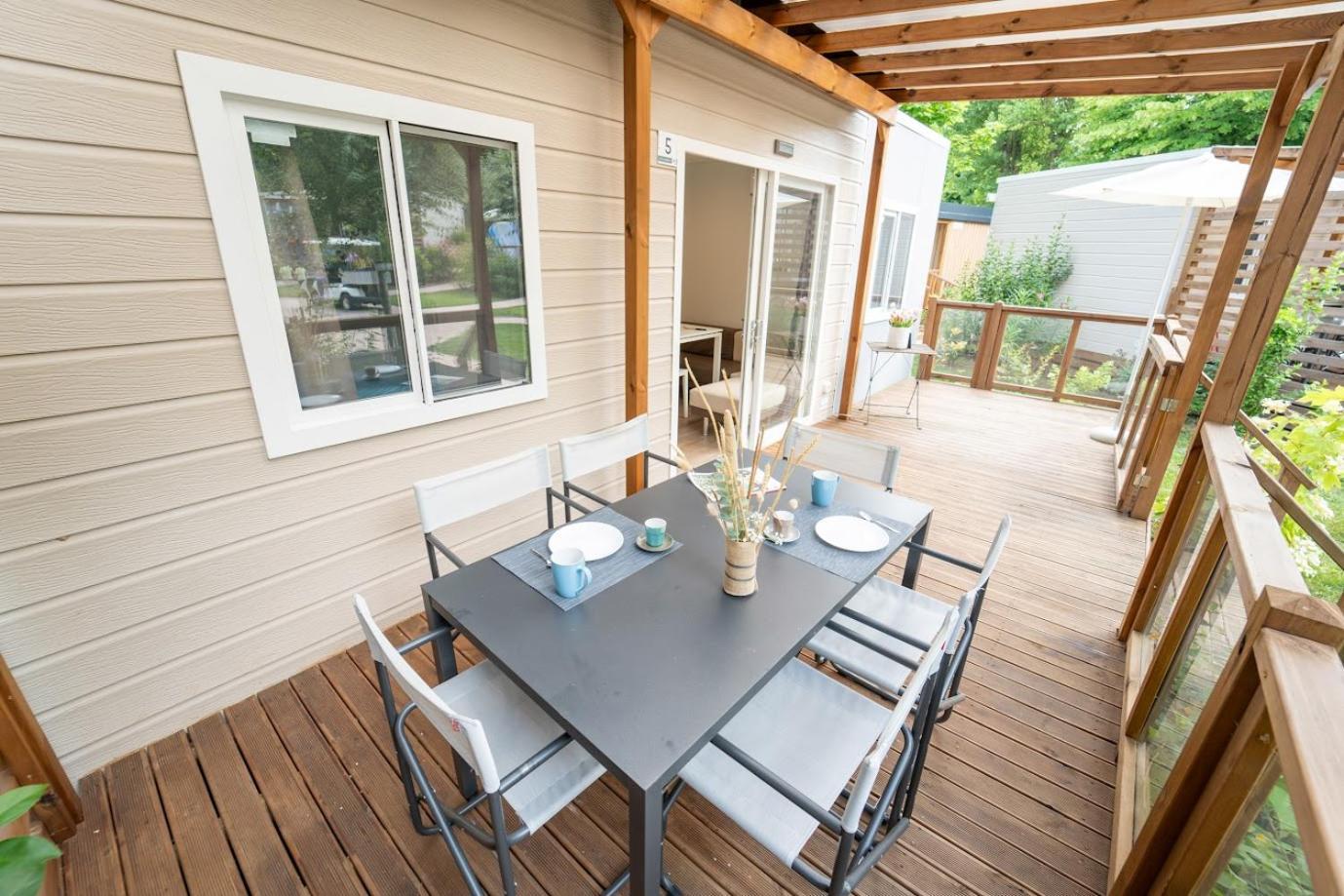 Vacanze Glamping Boutique San Felice del Benaco Bilik gambar