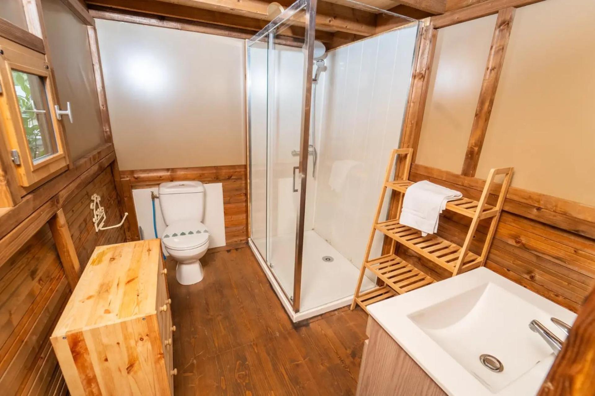 Vacanze Glamping Boutique San Felice del Benaco Bilik gambar
