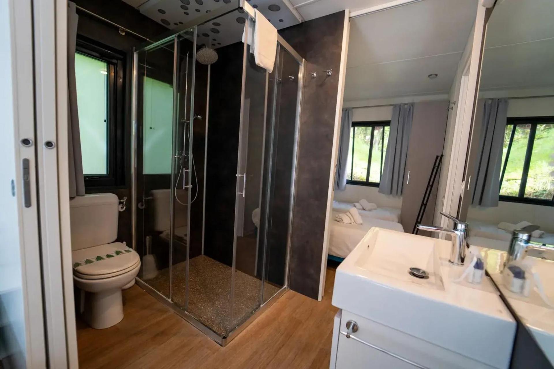 Vacanze Glamping Boutique San Felice del Benaco Bilik gambar