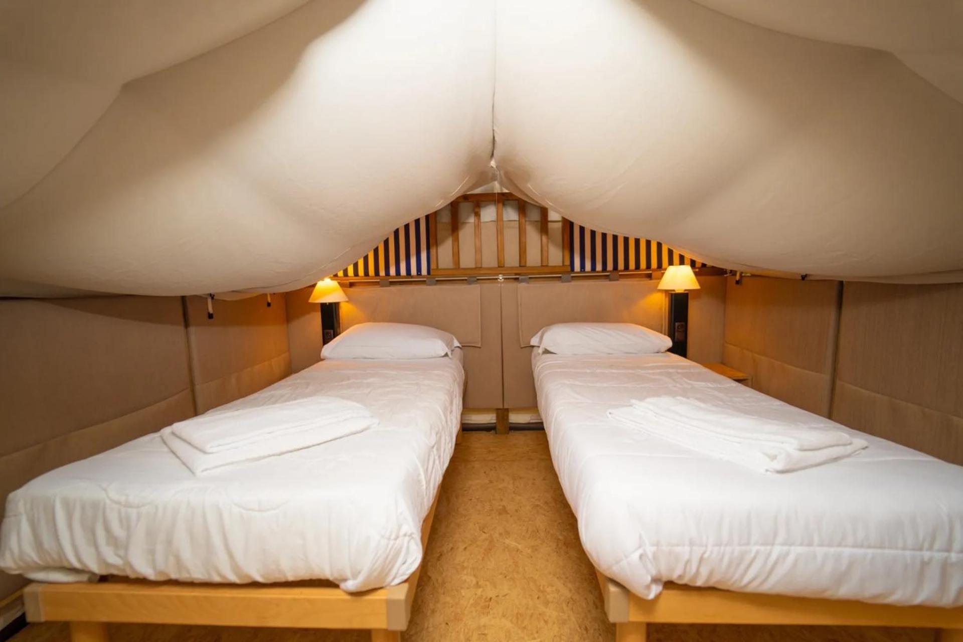 Vacanze Glamping Boutique San Felice del Benaco Bilik gambar