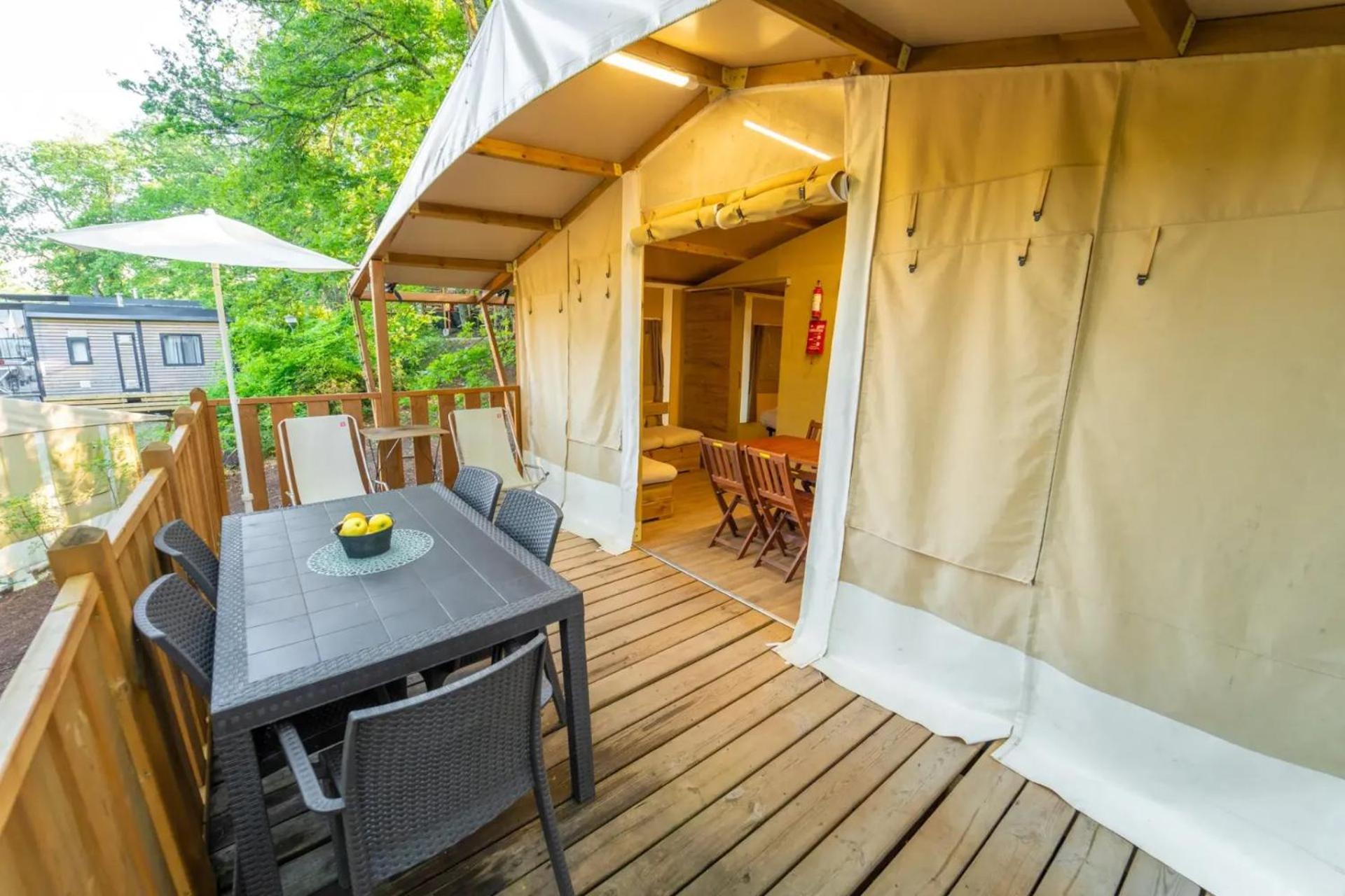 Vacanze Glamping Boutique San Felice del Benaco Bilik gambar